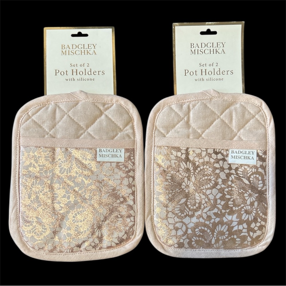 NWT Badgley Mischka Two Sets of Two Pot Holders with Silicone